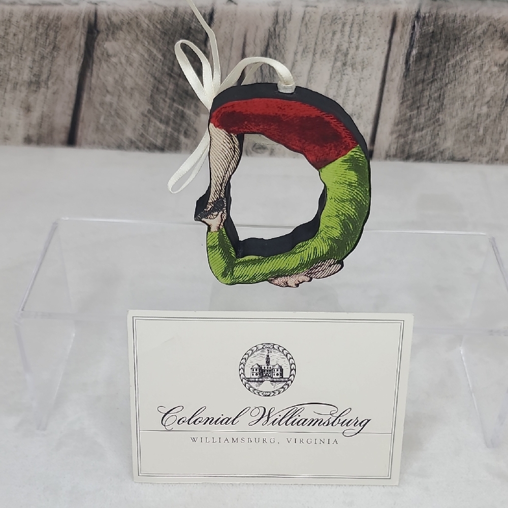 Colonial Williamsburg Vintage 2002 Hotch-Potch Wooden "D" Christmas Ornament